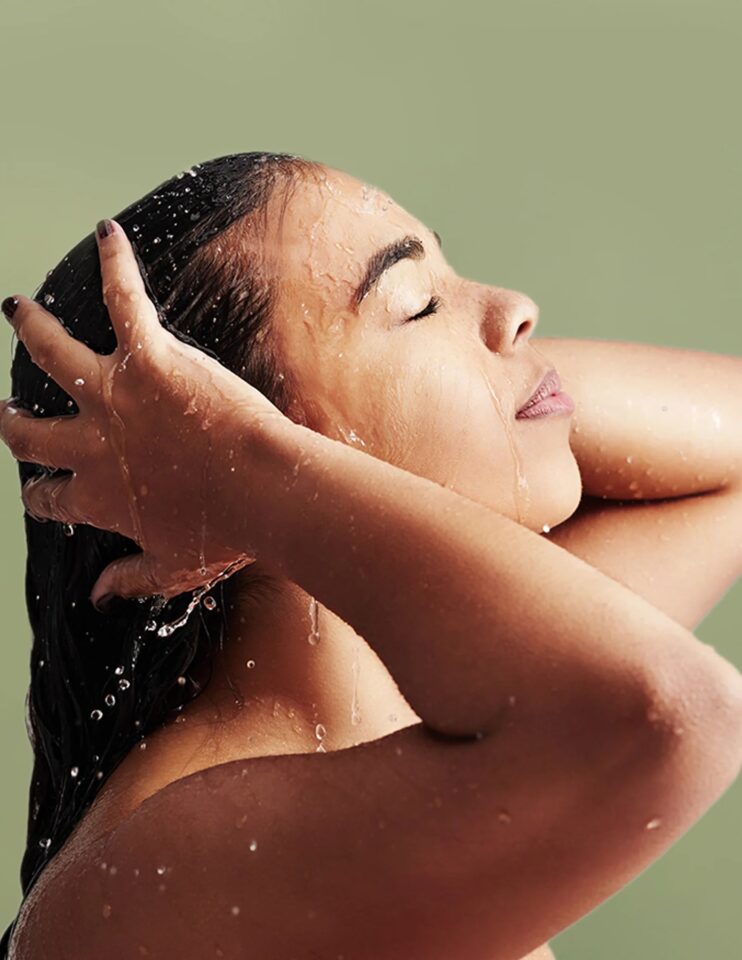 طريقة عمل المشاط للشعر: وصفة تقليدية لشعر ناعم وكثيف!