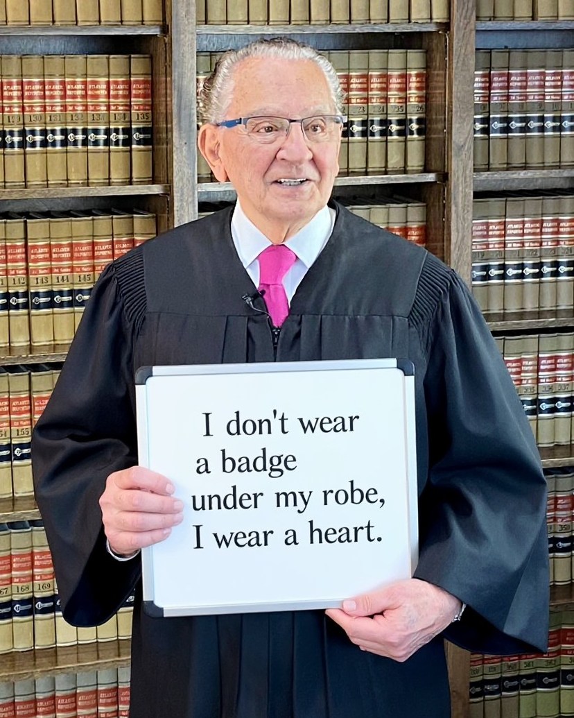 العالم يودّع فرانك كابريو، القاضي الرحيم والمحبوب