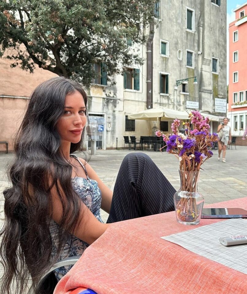 الفاشينيستا فرح مراد: أيقونة الأناقة العربية!