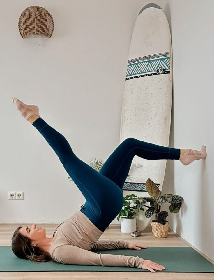 تمارين بيلاتس الحائط لتعزيز المرونة والتخلص من آلام الجسم!