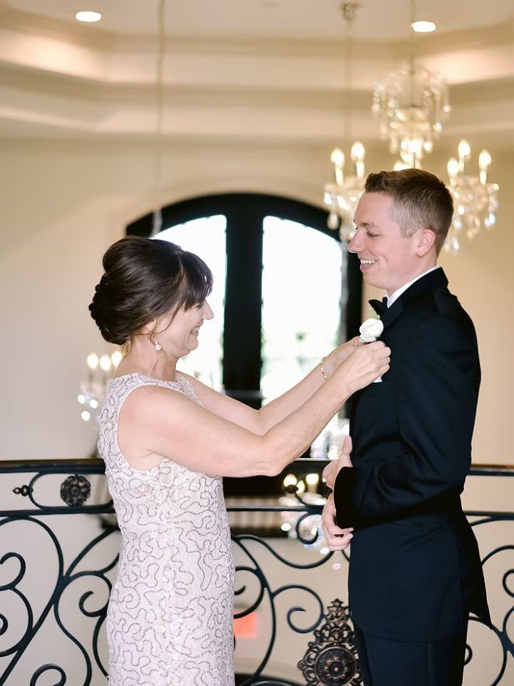 تسريحات ام العريس مع لمسة مكياج تناسب العمر والمقام!