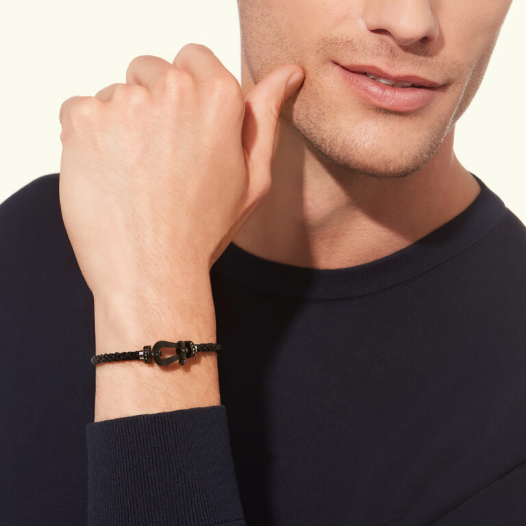 اساور رجالية ماركات…اليك أبرز اختياراتنا 