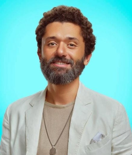 تعرفي على زوجة كريم محمود عبد العزيز... الشخصية المؤثرة في حياته!