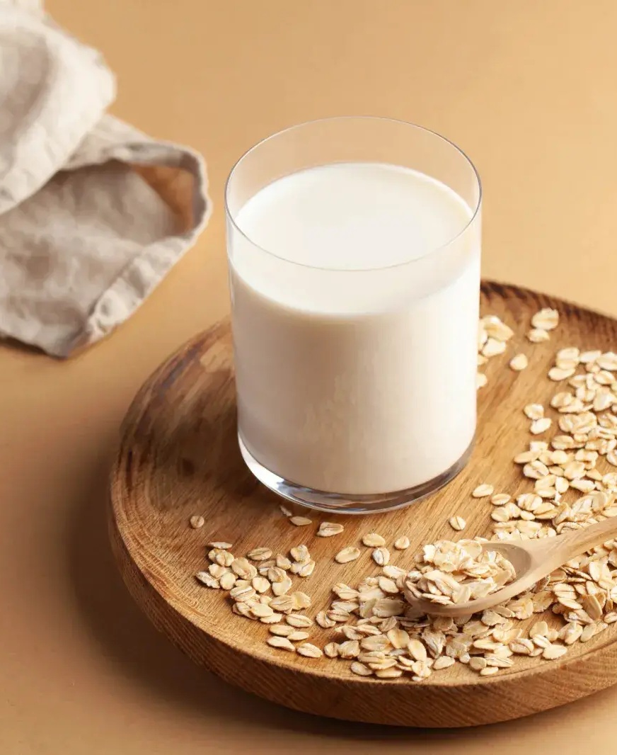 فوائد الشوفان مع الحليب وصفة طبيعية لصحة مثالية!