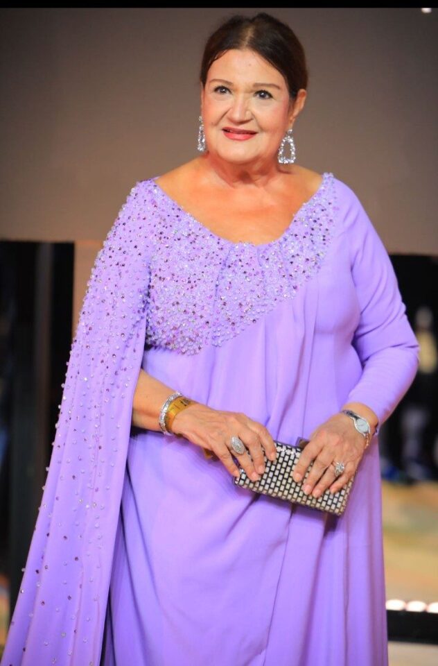 ميمي جمال وهي صغيره: صور نادرة لبدايات فنانة من ذهب!