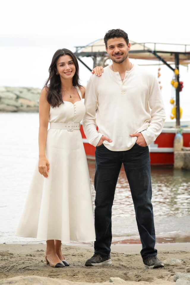 بدء عرض مسلسل "عيناك كالبحر الأسود" والجمهور يتفاعل معه