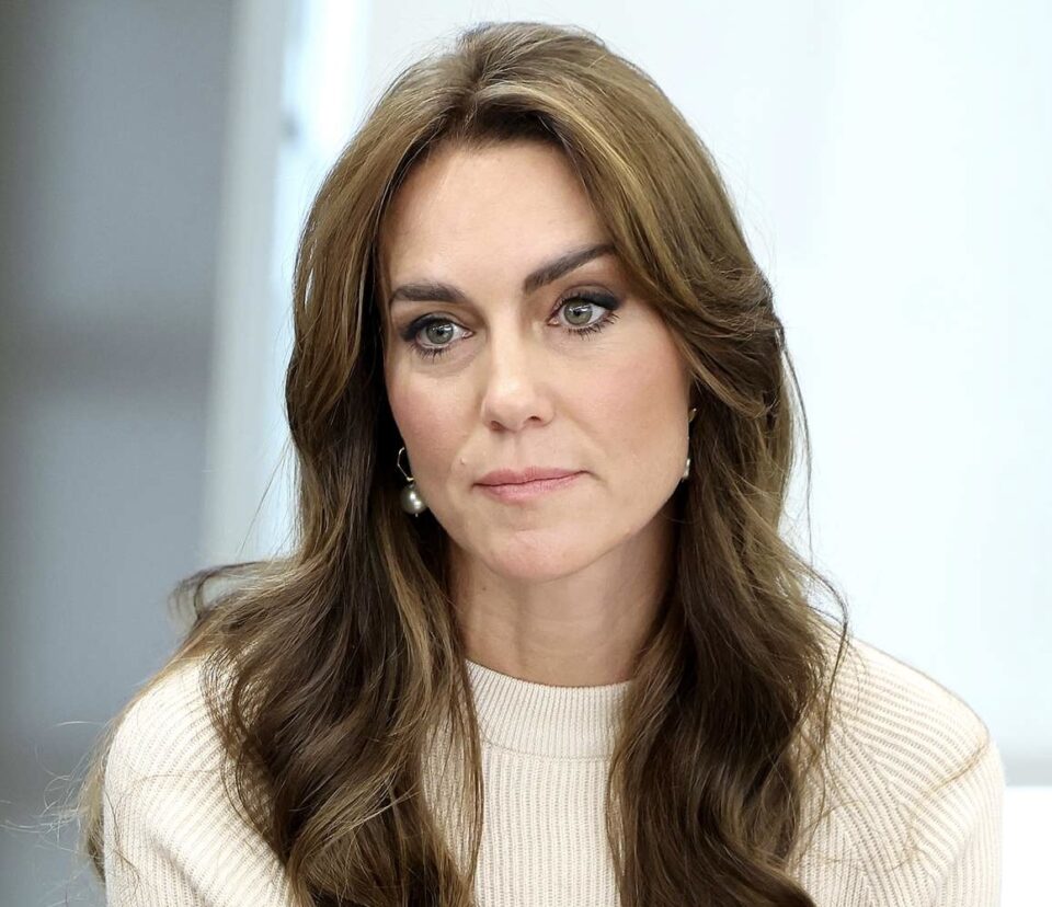 كيت ميدلتون تعود لشعرها البني في ذكرى الملكة إليزابيث