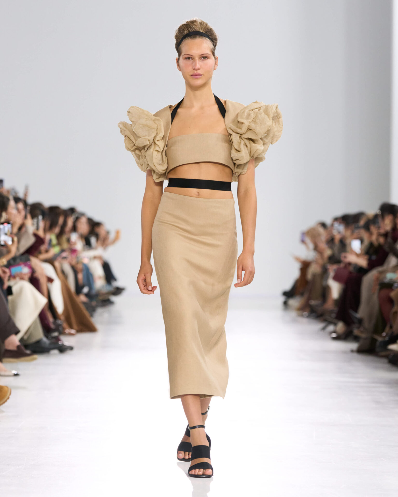 المزيد من التصاميم والابتكارات ضمن أسبوع الموضة في ميلانو