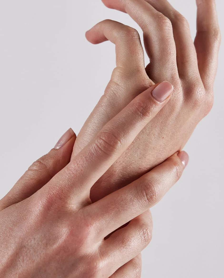 اسباب تجاعيد اليدين: تعرفي على العوامل التي تؤثر على شباب بشرتك!