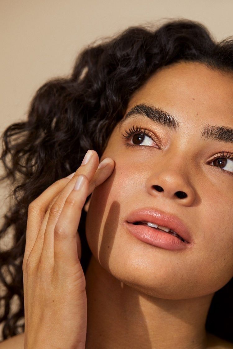 كريم تحت العين للهالات 5 خيارات أؤكد لك فعاليتها