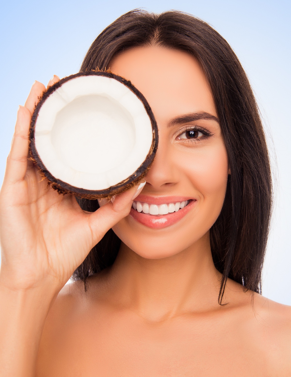 فوائد زيت جوز الهند للمنطقة الحساسة: ترطيب، تفتيح، وحماية!