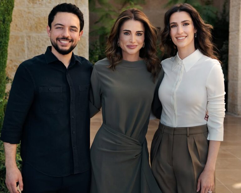 شبهٌ كبير بين الأميرة رجوة والملكة رانيا في آخر صورة لهما