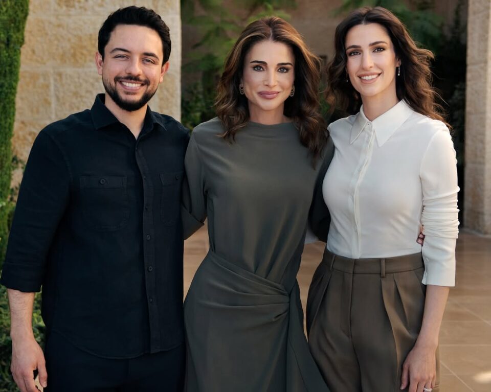 شبهٌ كبير بين الأميرة رجوة والملكة رانيا في آخر صورة لهما
