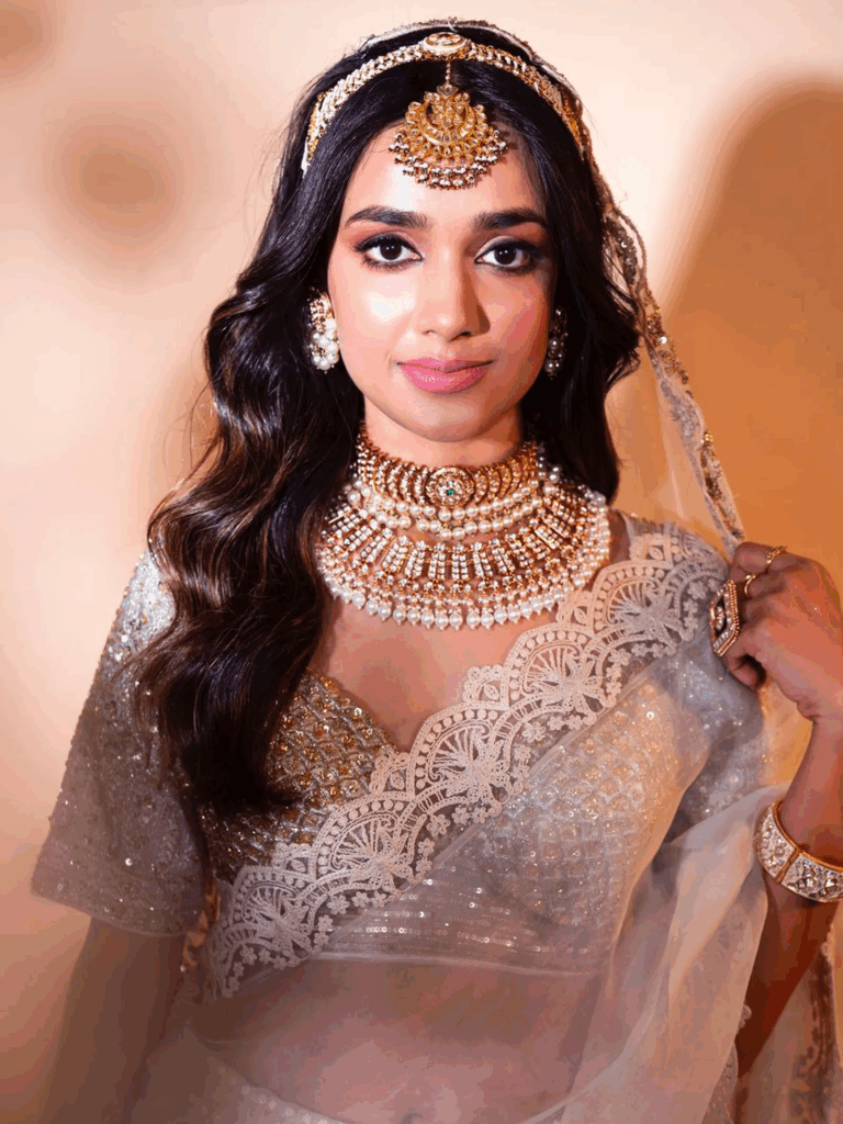 بالصور: أجمل تسريحات هنديه مزينة تخطف الأنظار!