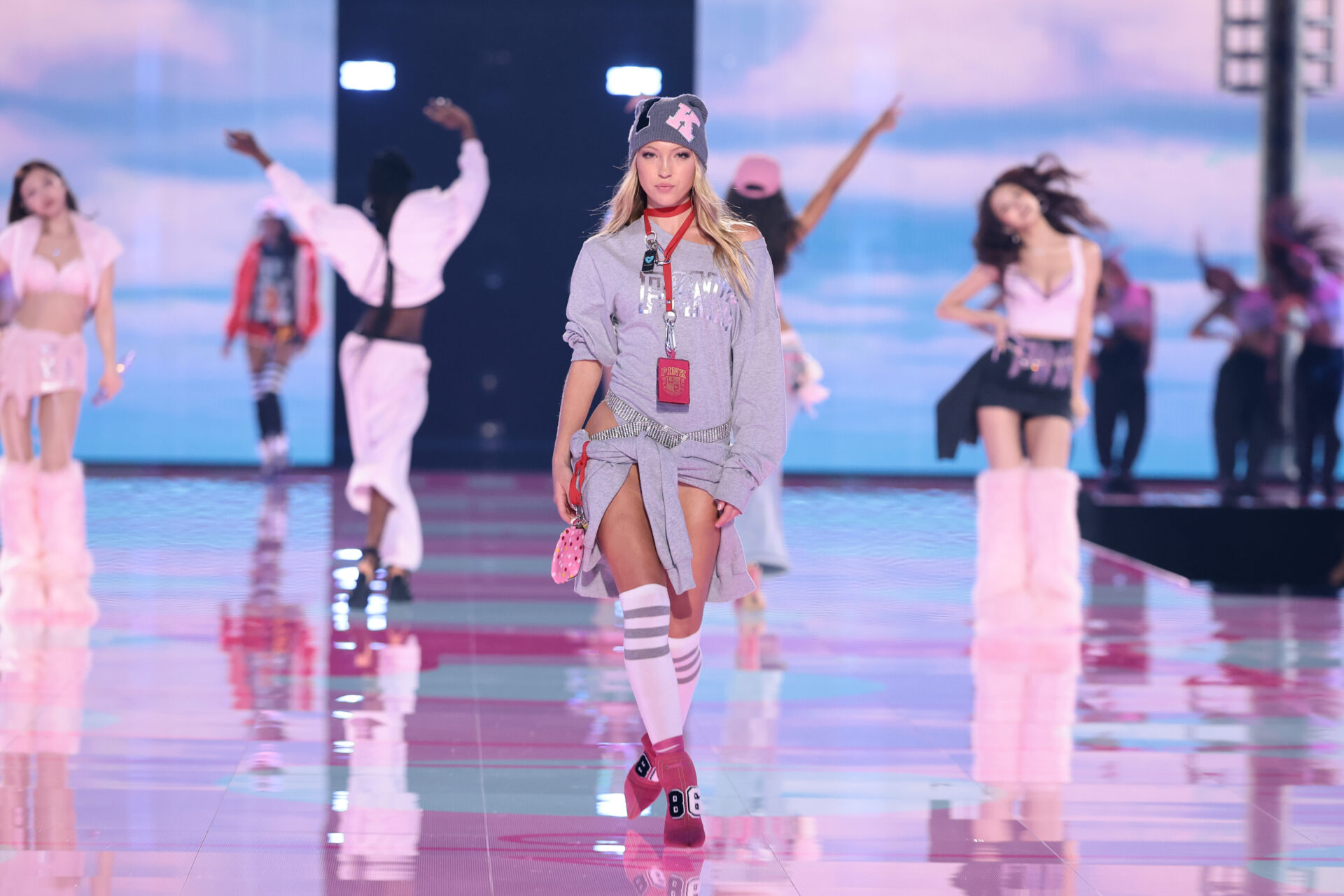 عارضة Victoria's secret