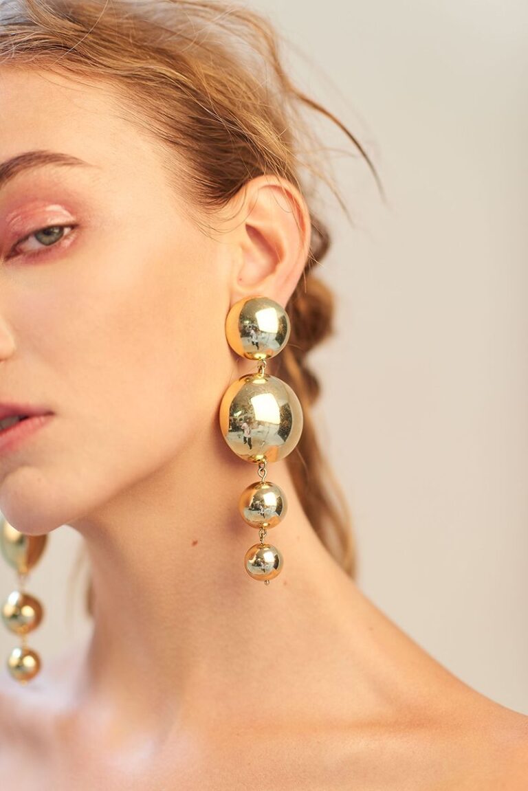 أجمل صيحات حلق طويل لإطلالات عصرية وجذّابة