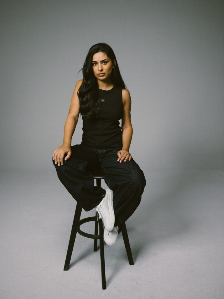 Calvin Klein تطرح "كتيّب الهوية" بالتعاون مع مواهب من المنطقة