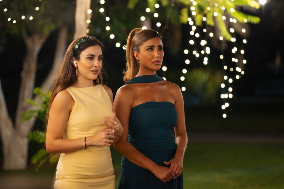 فيلم عريس وعروستين: قصة رومانسية كوميدية على نتفلكس