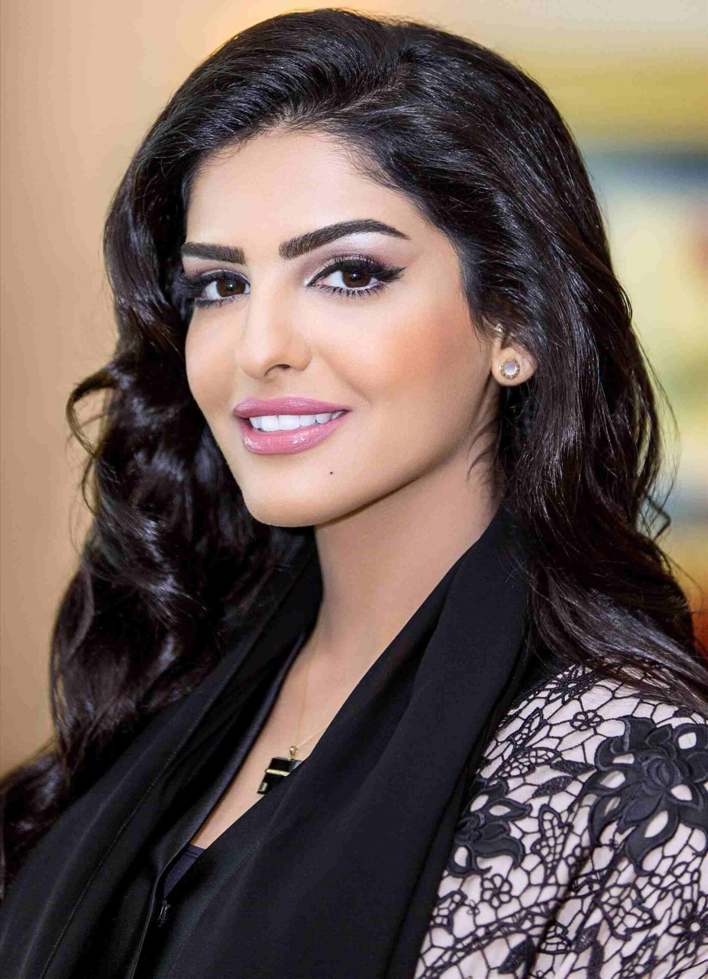 أميرة الطويل قبل وبعد: قصة امرأة صنعت مجدها بنفسها!