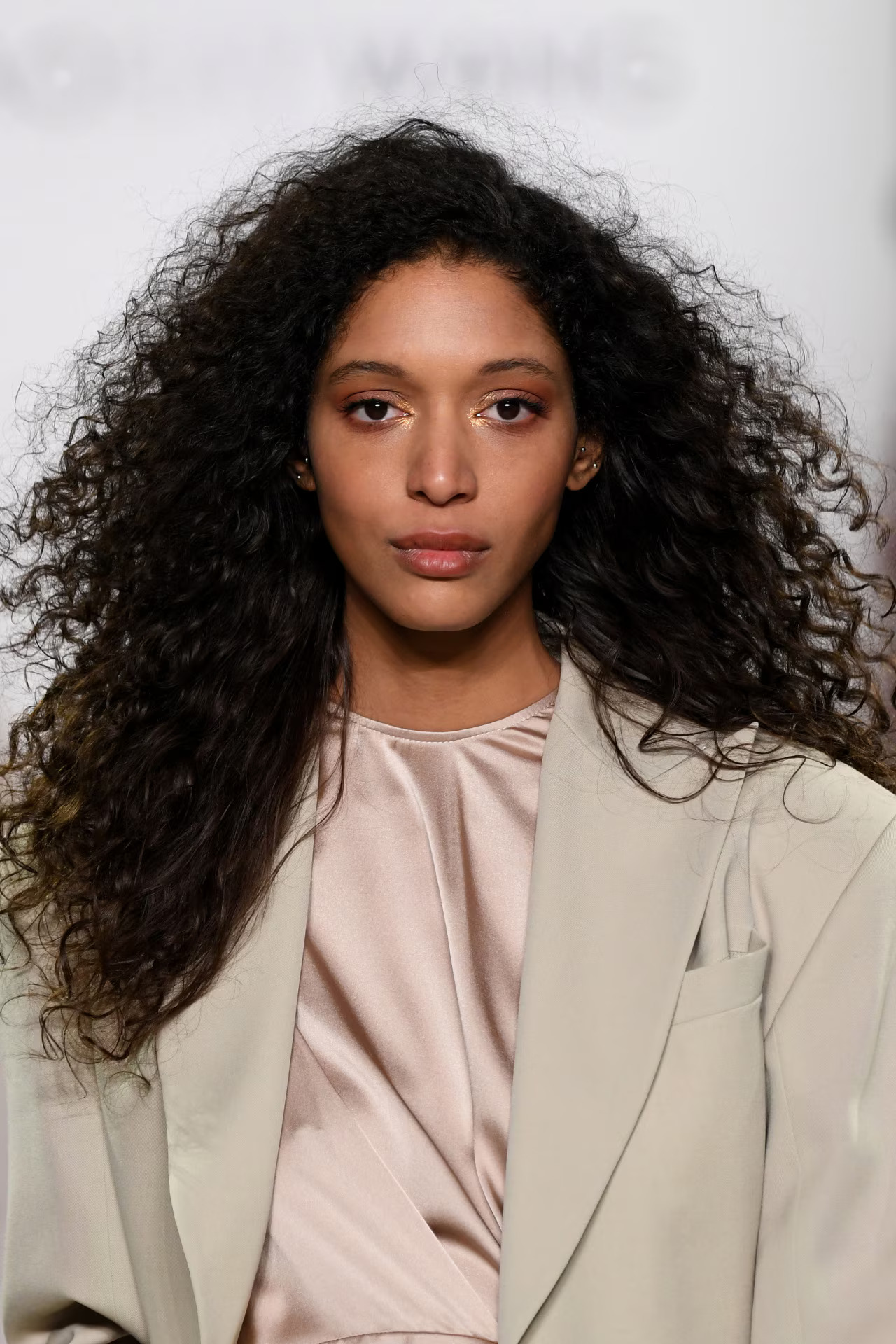 كيف اخلي شعري كثيف وصحي لمظهر شبابي مميز؟