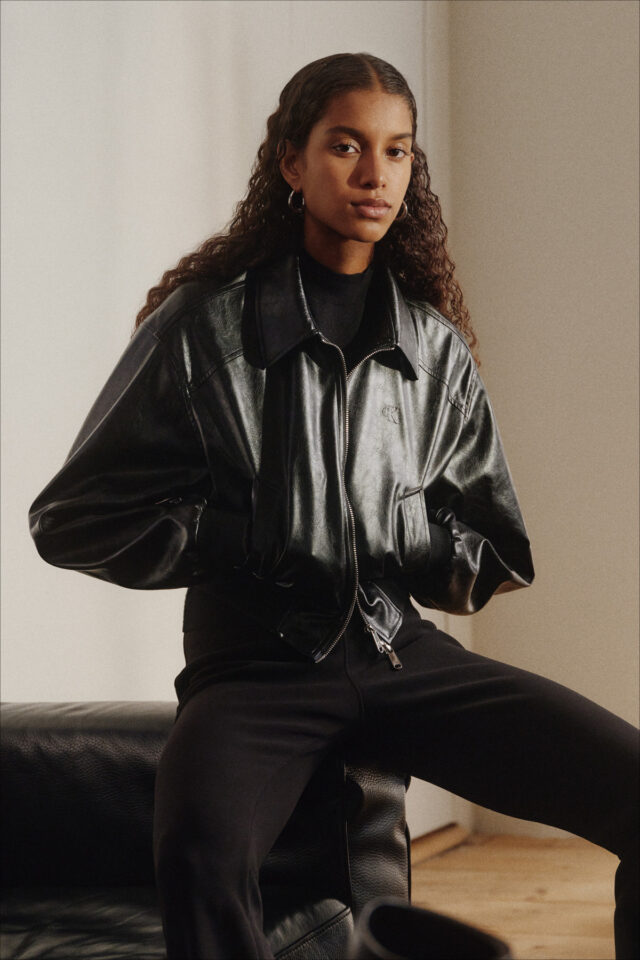 مجموعة Calvin Klein لخريف وشتاء 2025 تجمع بين البساطة والتناقض بأسلوب أنيق!