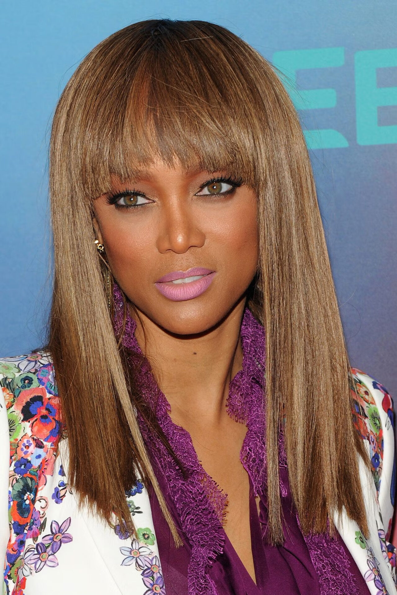 الوان شعر بني مع خصل فاتحة: كيف تحصلين على الإطلالة المثالية؟