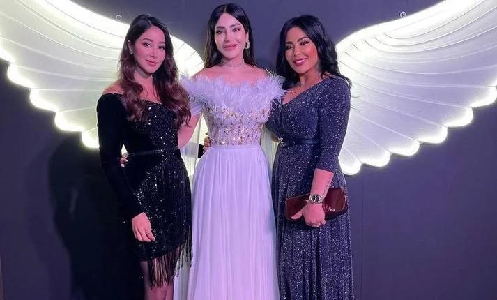 لجين عمران مع ابنتها