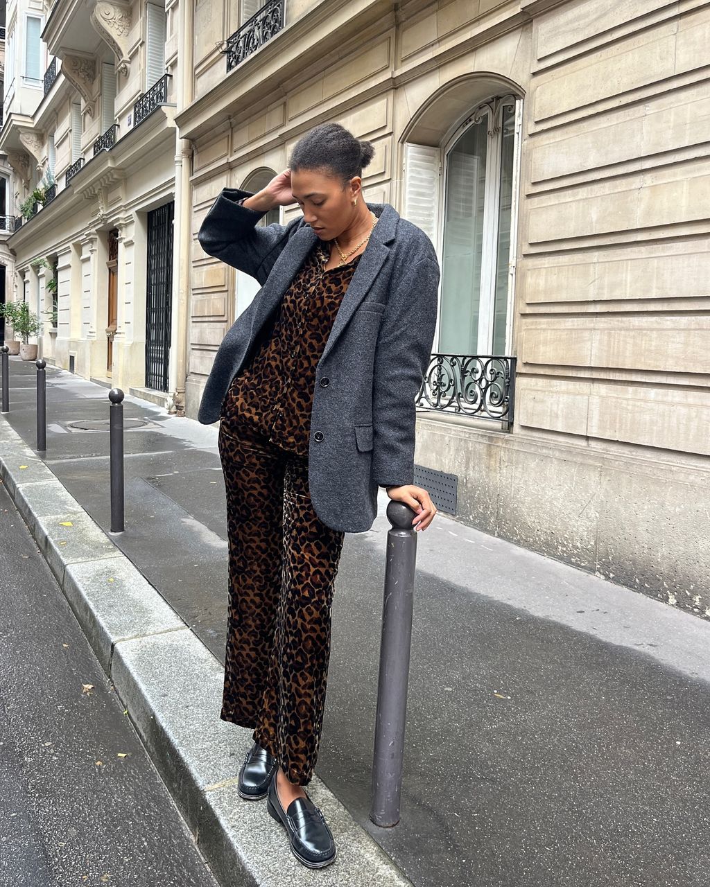 تسريحات رفع للشعر القصير بلمسة رومانسية ناعمة لإطلالتكِ!