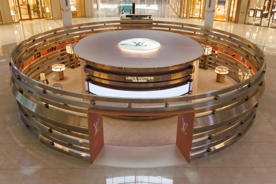 Louis Vuitton تفتتح بوب أب مجوهرات في قلب دبي مول