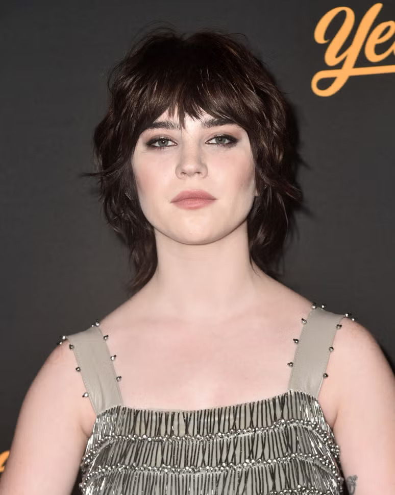 قصة شعر البوب على شكل ذئب