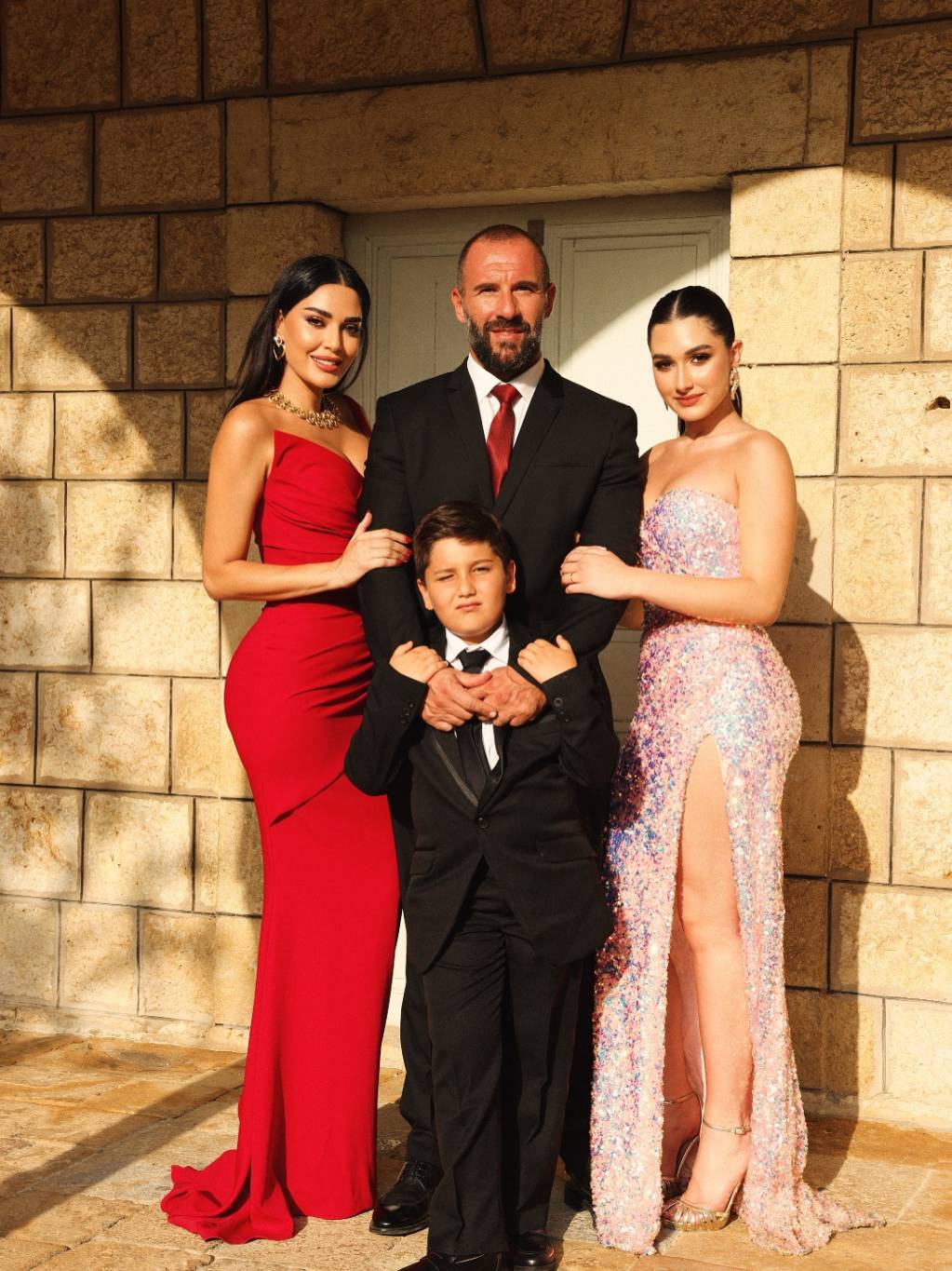 الأم والنجمة في صورة واحدة