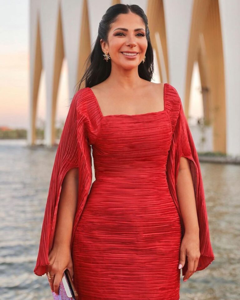 اولاد منى زكي: توازن بين النجومية والمسؤوليات الأسرية!