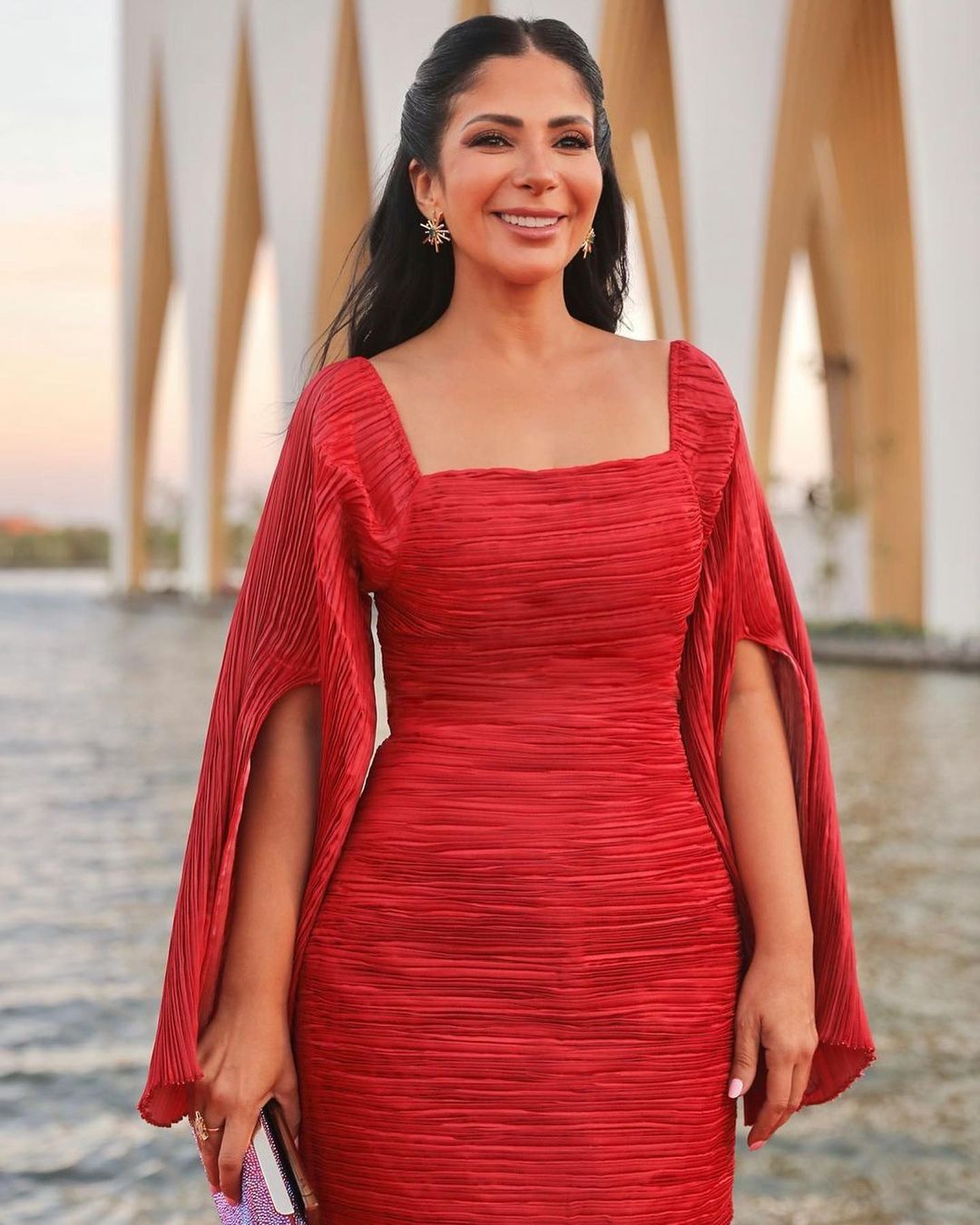 اولاد منى زكي: توازن بين النجومية والمسؤوليات الأسرية!