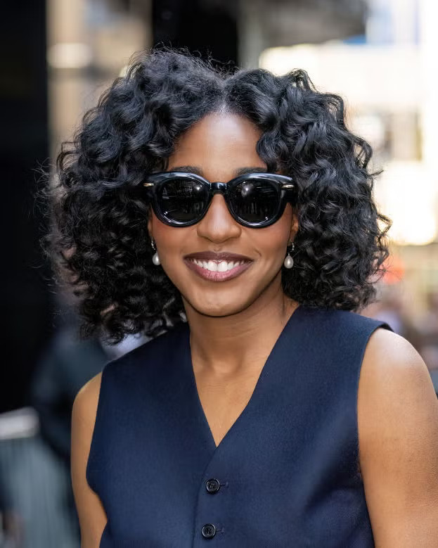 تسريحة شعر البوب مجعدة