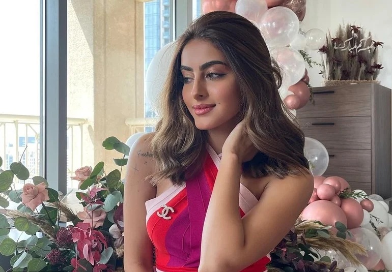 جود عزيز بإطلالة مميزة