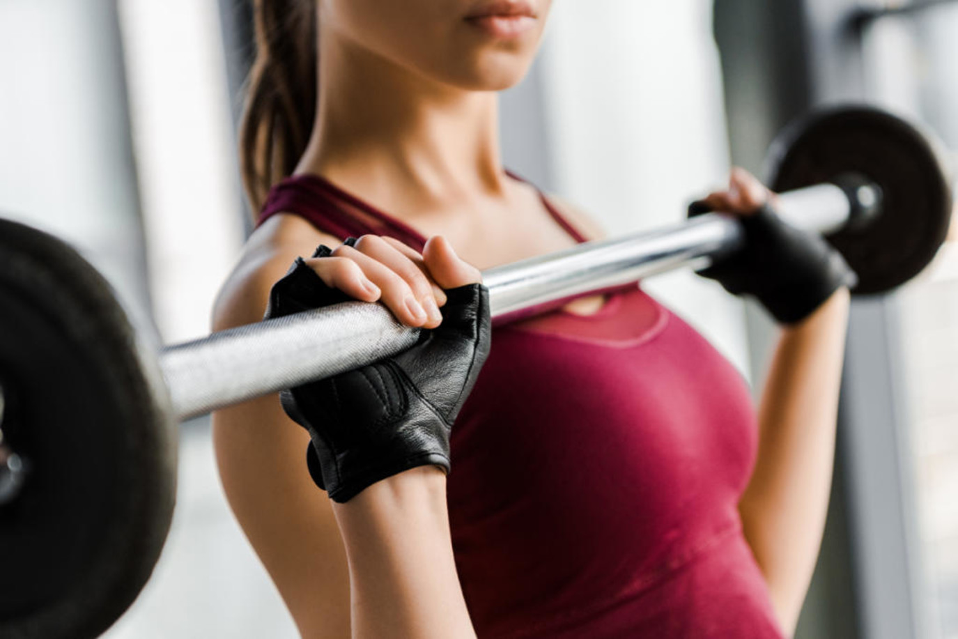 تمرين رفع الذراعين بالأثقال الخفيفة