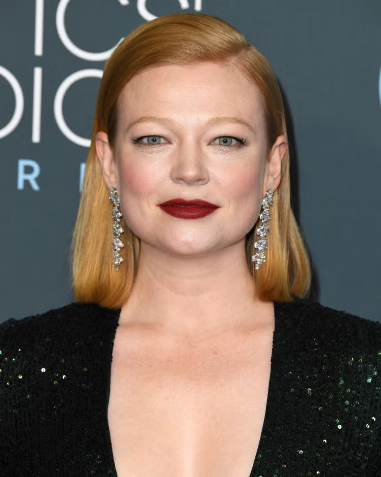 قصّة بوب ممشطة للأعلى