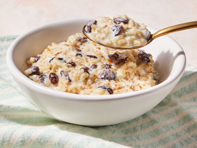 الارز والقشطة مع زوائد شهية