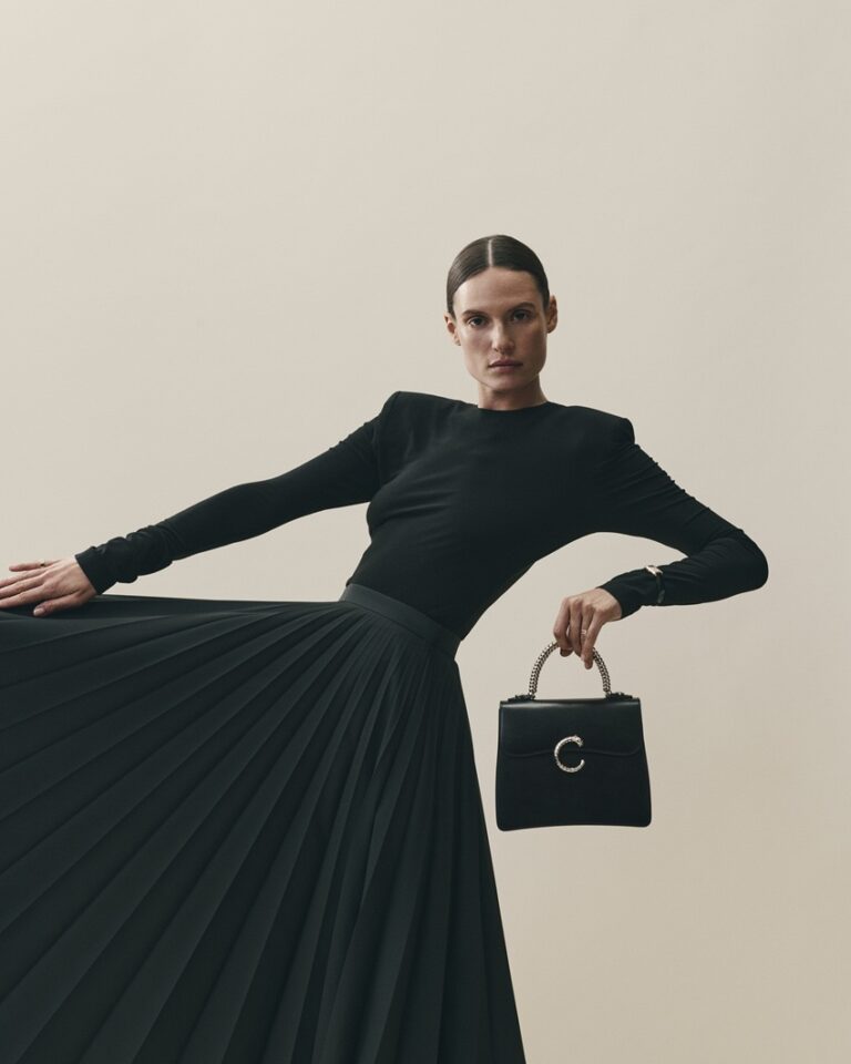 Cartier تستوحي من عالم الساعات وتطلق حقيبة Panthère C