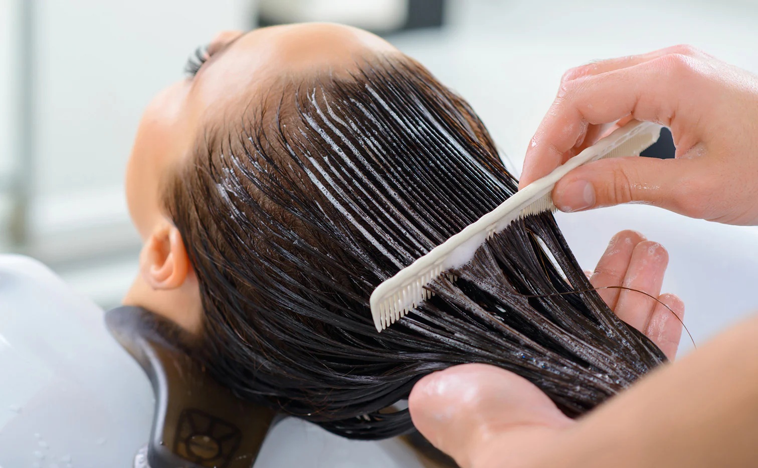 طريقة تطبيق ماسك كولاجين الشعر