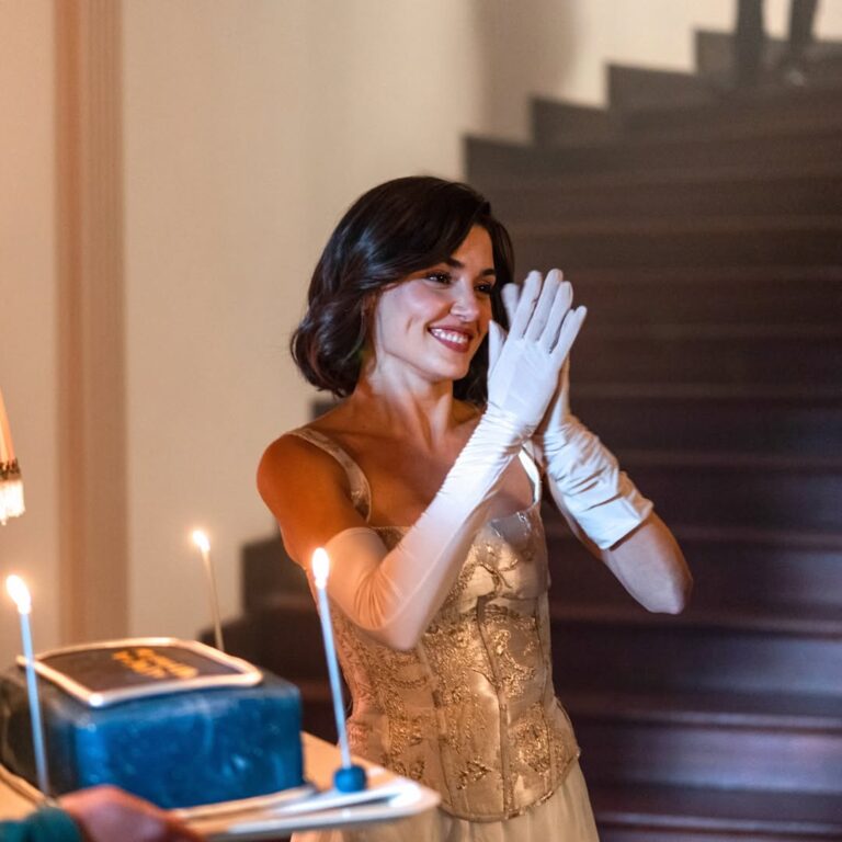 يوم ميلاد هاندا ارتشيل مع فريق عمل فيلم عالمان وأمنية واحدة