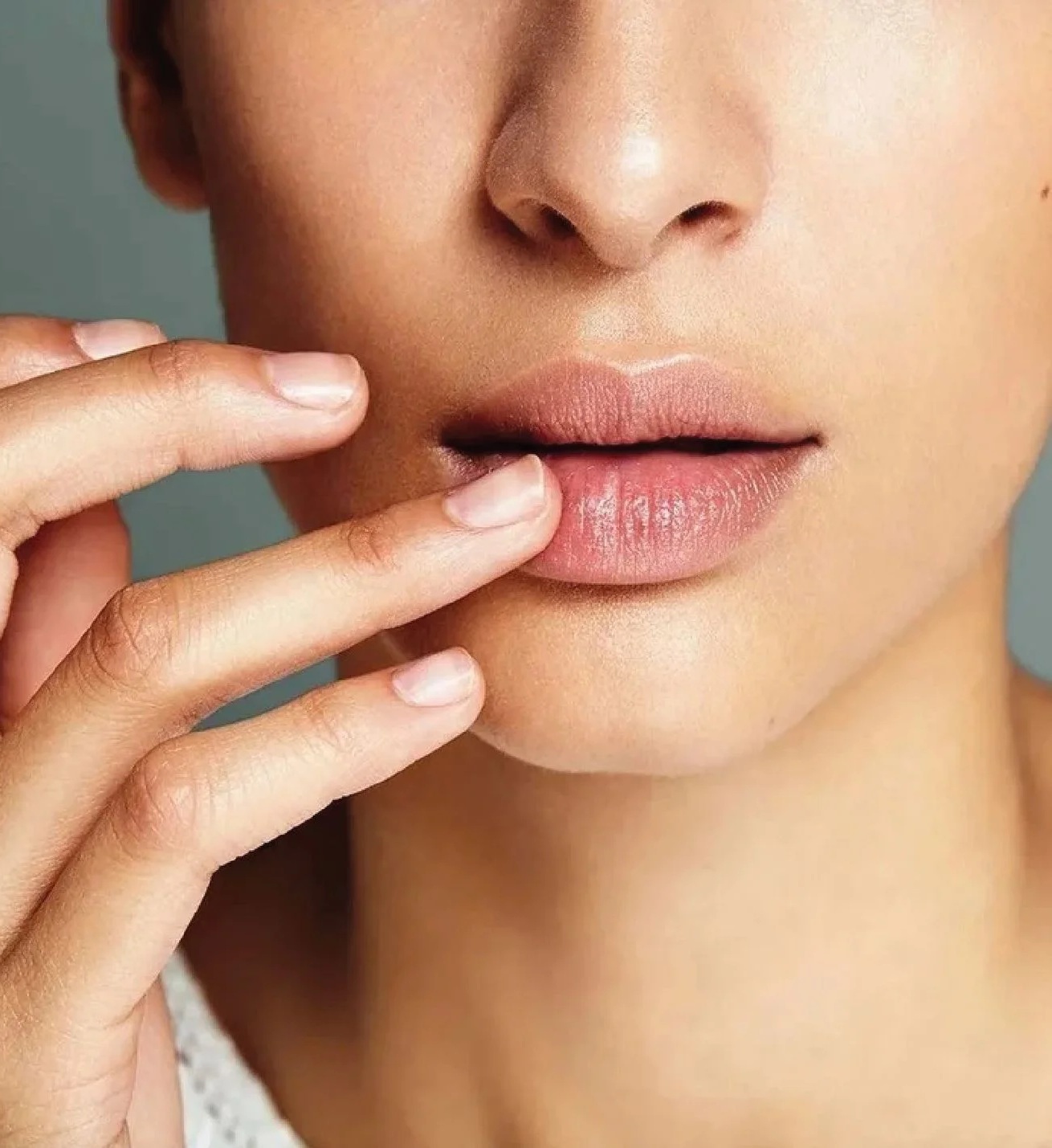 عادات للحفاظ على رطوبة البشرة حول الفم