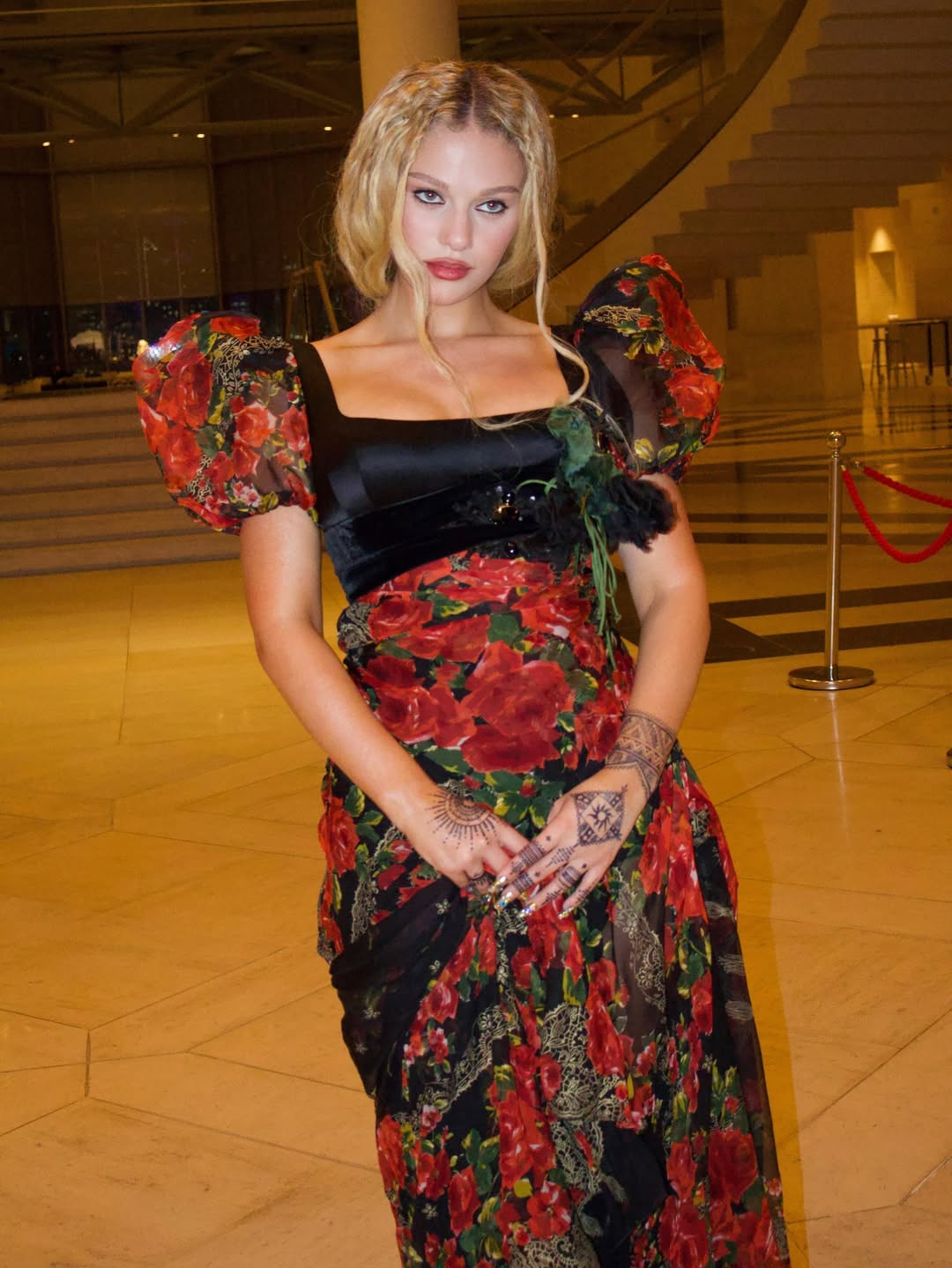 إليانا تتألق بفستان من تصميم العالمي إيلي صعب