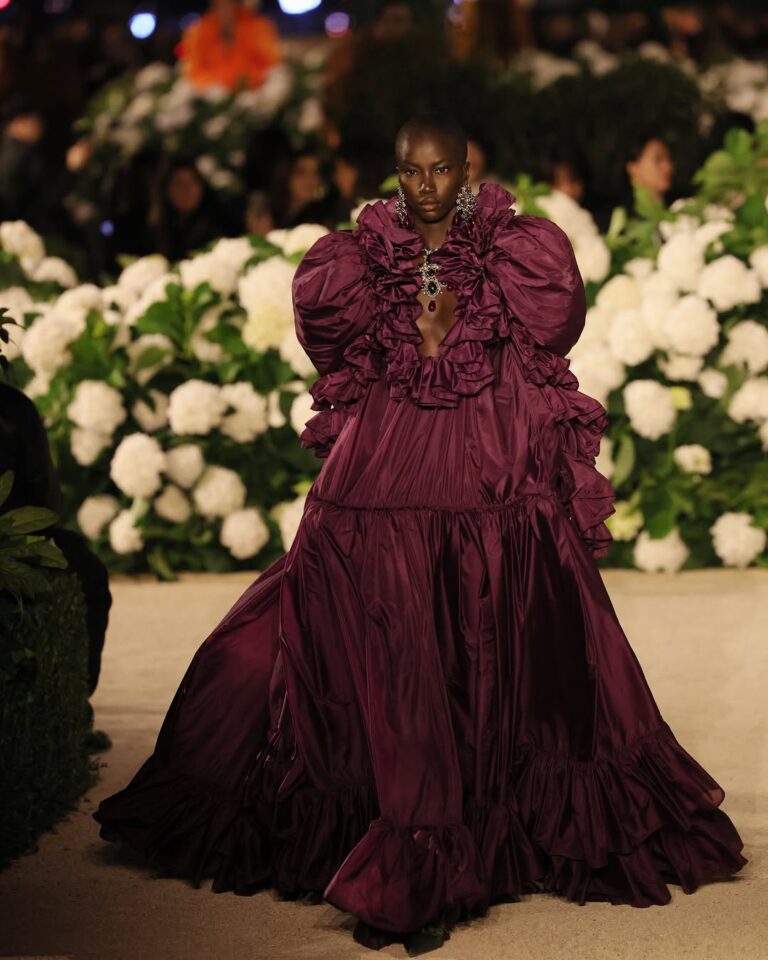 Anok Yai تفوز بلقب أفضل عارضة أزياء لعام 2025