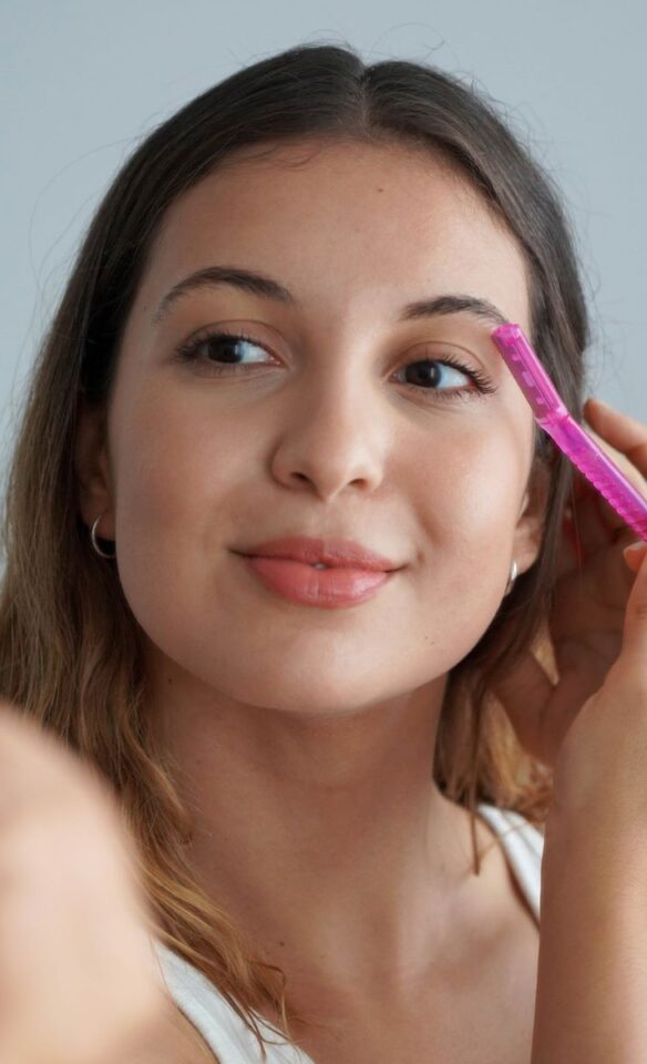 هل ينمو شعر الحواجب بعد سقوطه؟