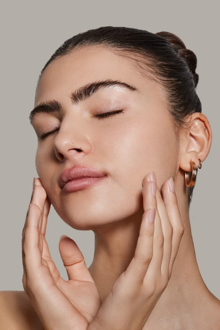 البقع الداكنة في الوجه ما أسبابها وأكثر الطرق فعالية لمعالجتها