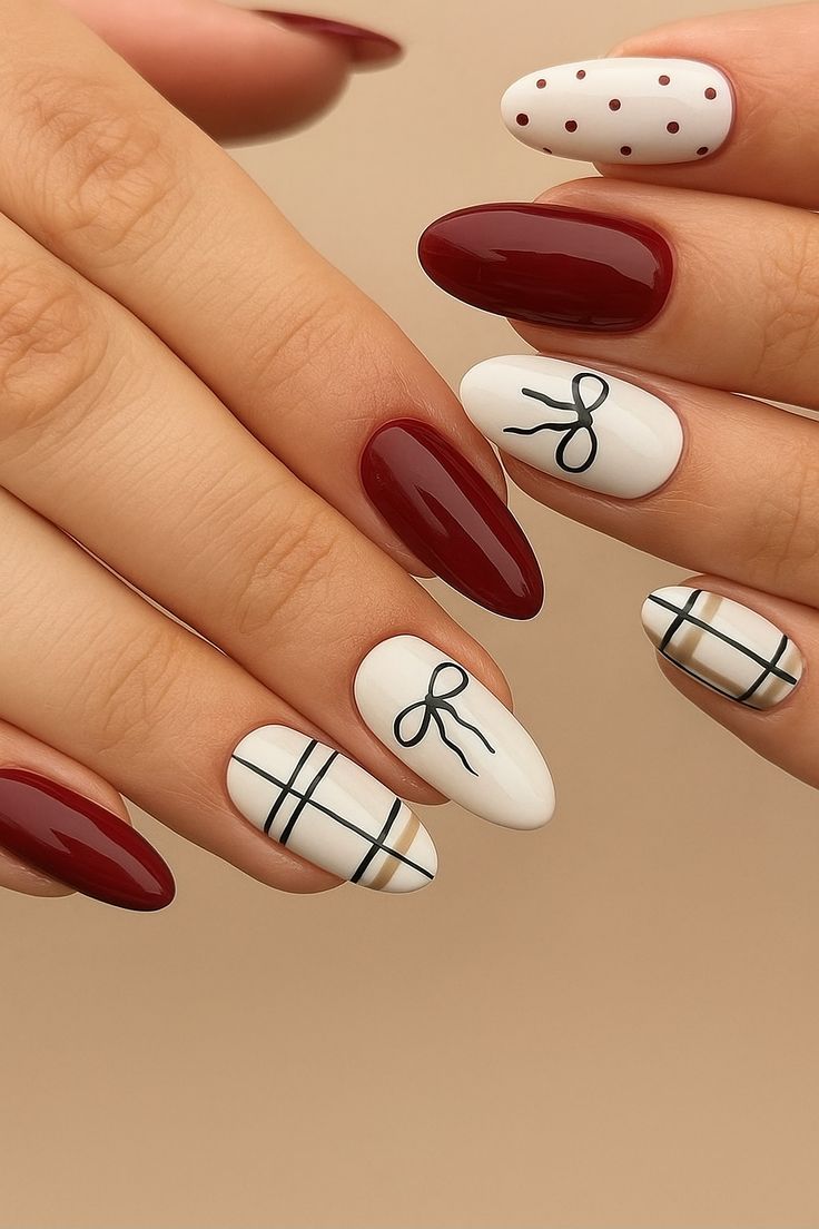 نقشات الكاروهات على الأظافر لتجهّزي نفسك لموسم الاحتفالات 2025