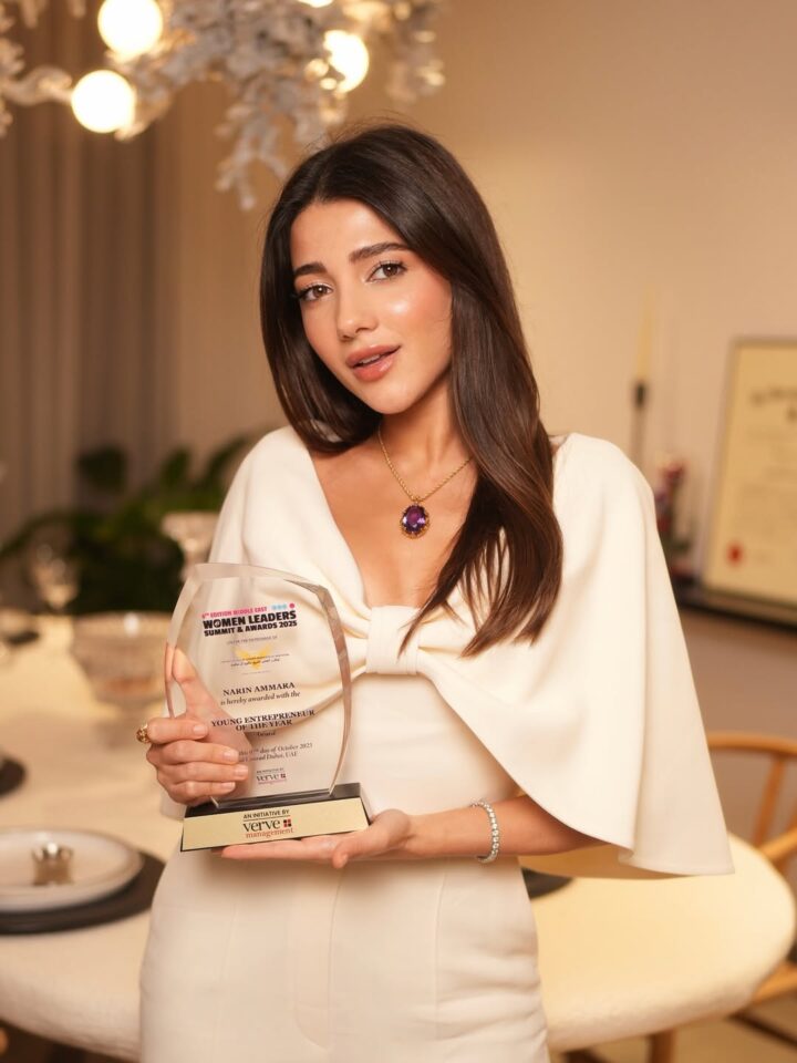 نارين بيوتي متأثرة بعد رسالة شقيقتها خلال قمة فوربس للمرأة