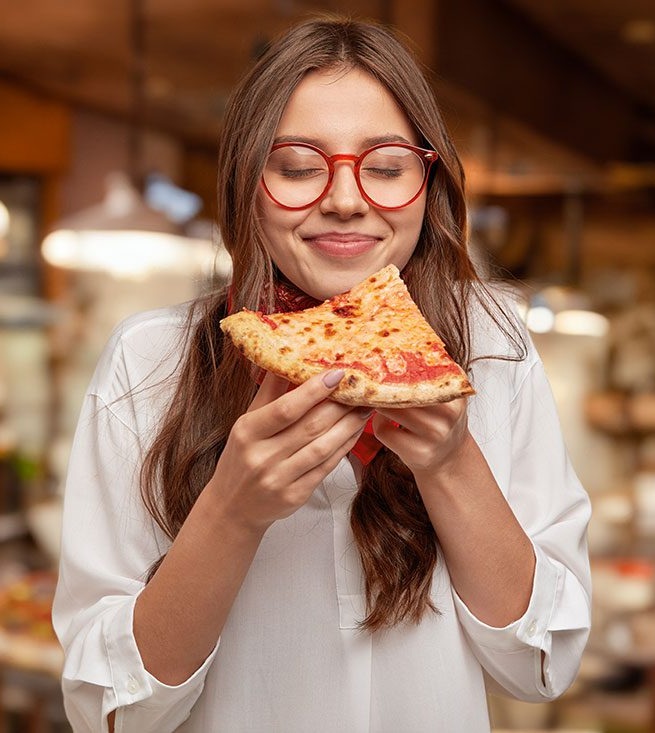 اصل البيتزا: من الحضارات القديمة إلى المائدة العالمية!