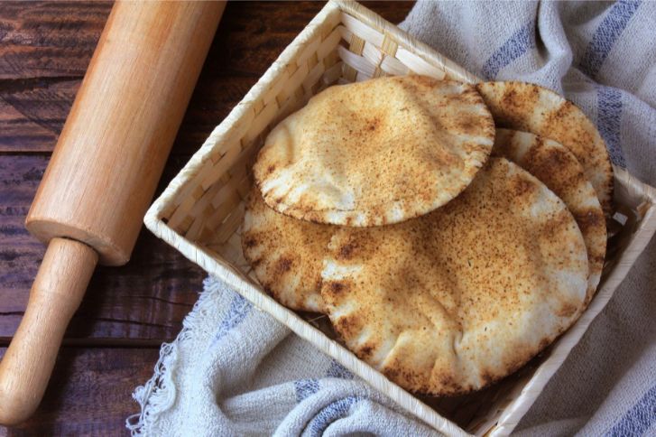 الخبز عنصر أساسي في كثير من الأطباق العربية